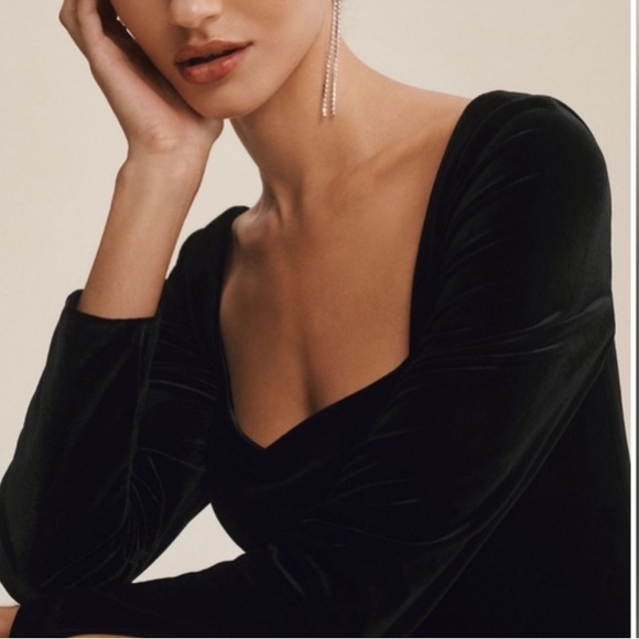 Jenny Yoo 🖤 Black Velvet Gown - Picture 3 of 4